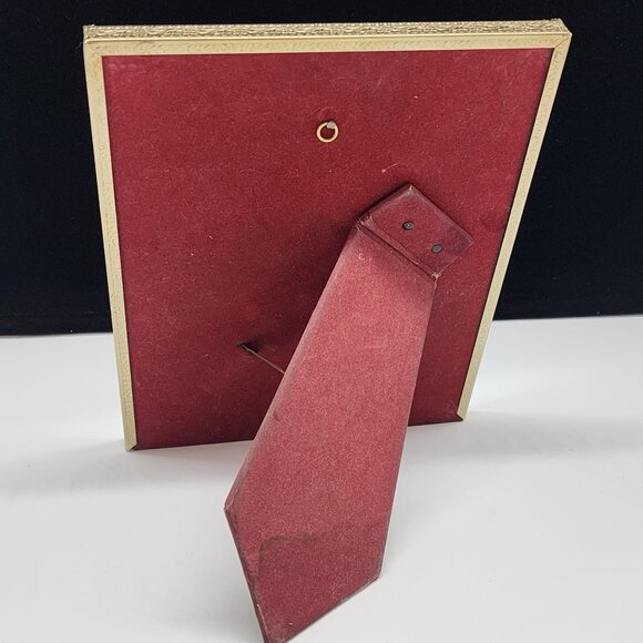 Vintage Gold-Tone Ornate Picture Frame With Red Velvet Backing Stand 8x10 - Picture 5 of 9